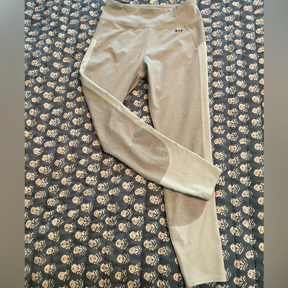 Abercrombie & Fitch Gray and White Leggings. Size S - Picture 1 of 5